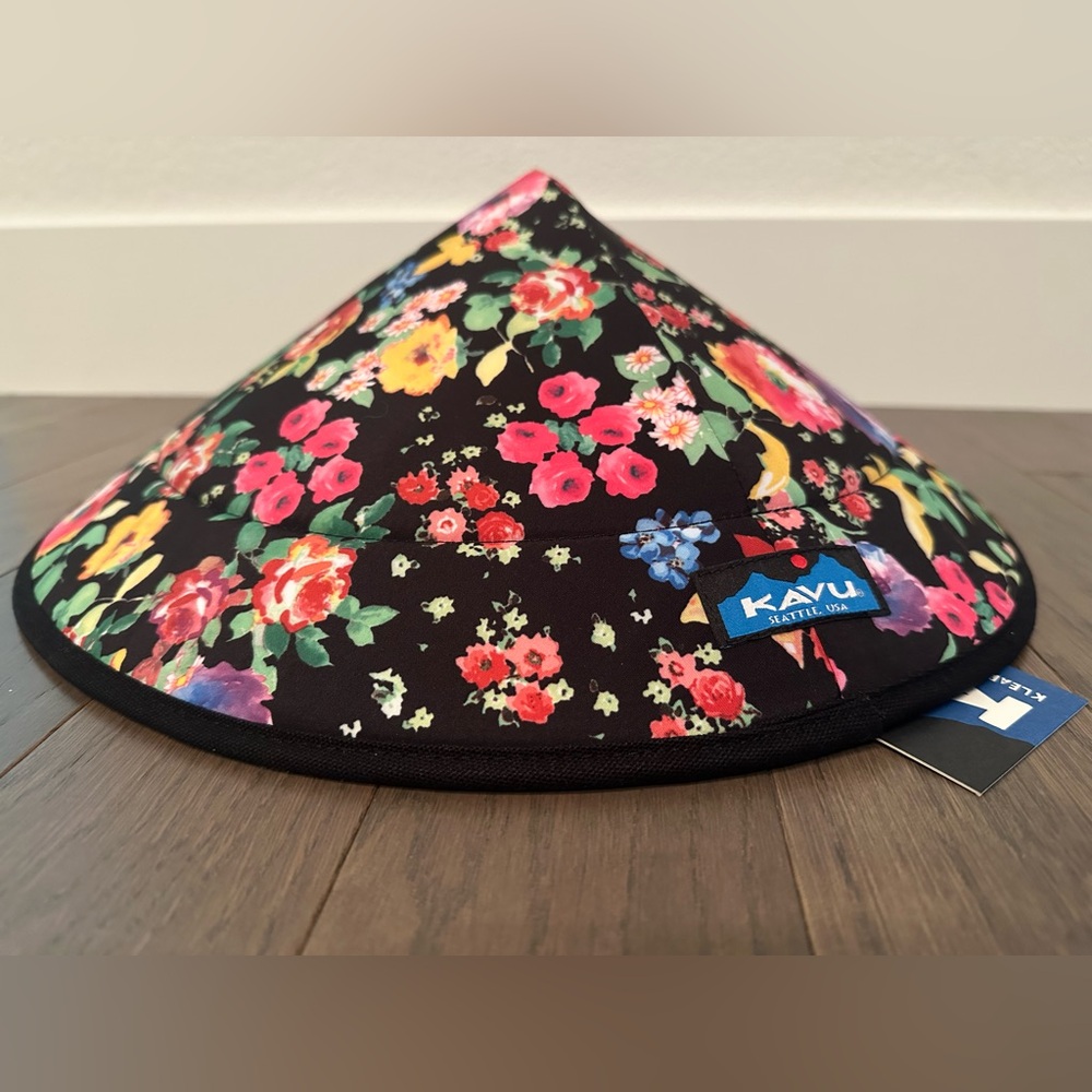 KAVU Chillba Hat Floral Night Print (One Size)
Style Code 175-1438-782519/393100